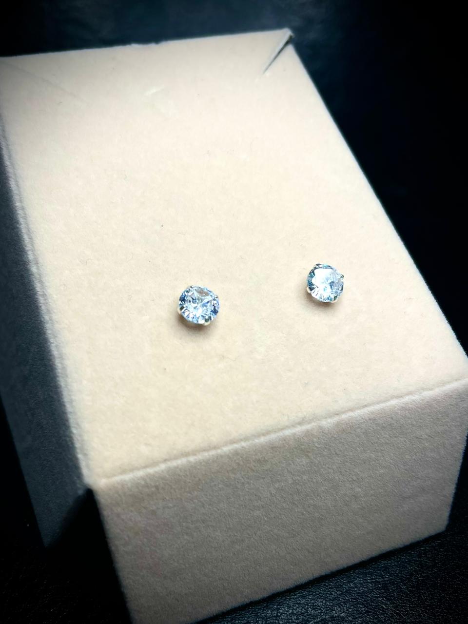 Brincos Ponto de Luz – 6mm — Prata 925